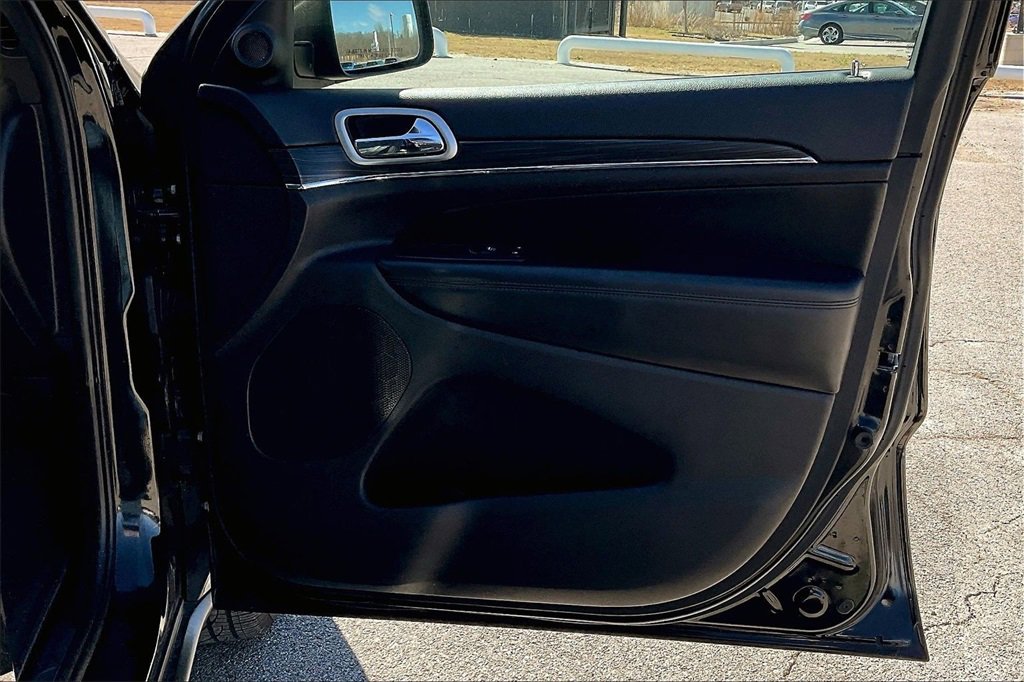 Used 2019 Jeep Grand Cherokee Limited image 19
