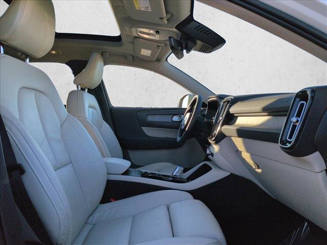 Used 2023 Volvo XC40 B4 Plus w/ Driver Assist Package image 23