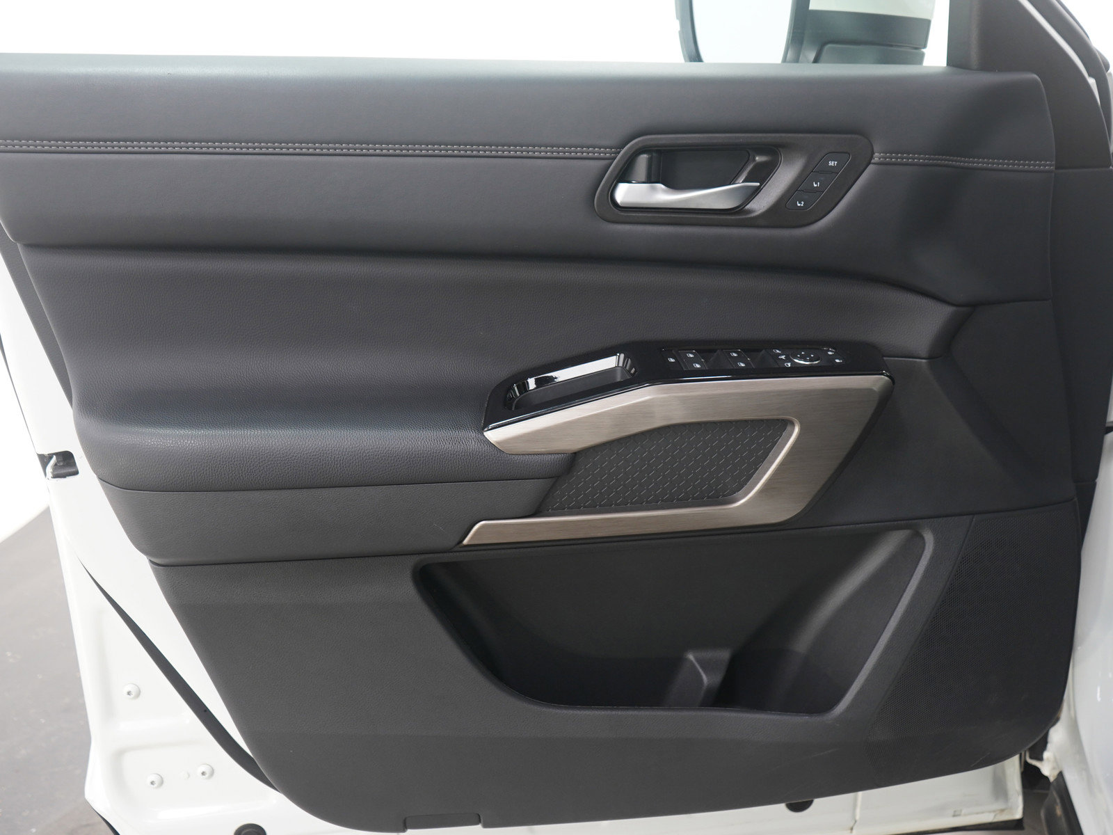 Used 2024 Nissan Pathfinder Platinum image 26