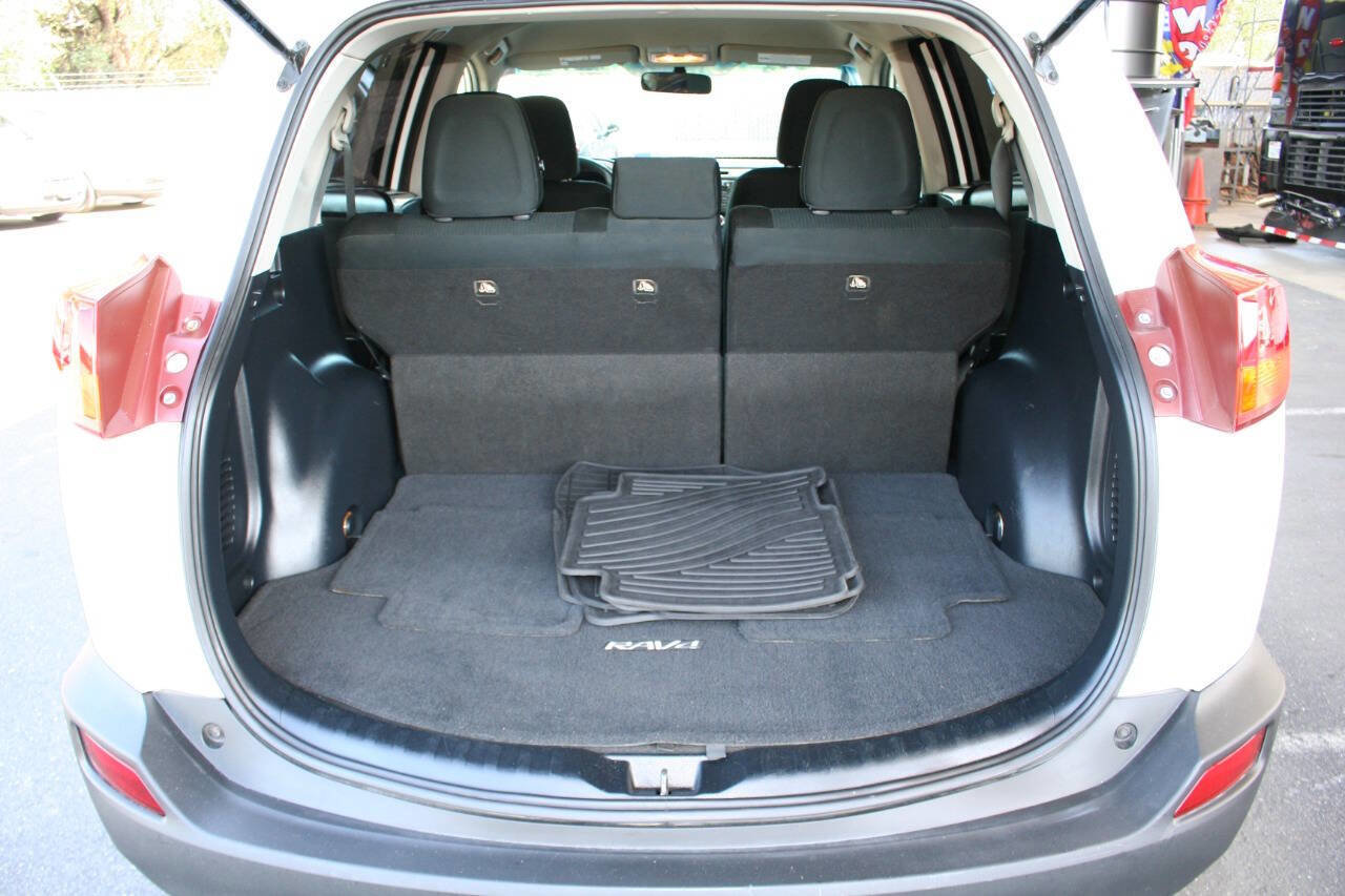 Used 2014 Toyota RAV4 LE AWD/4WD image 29