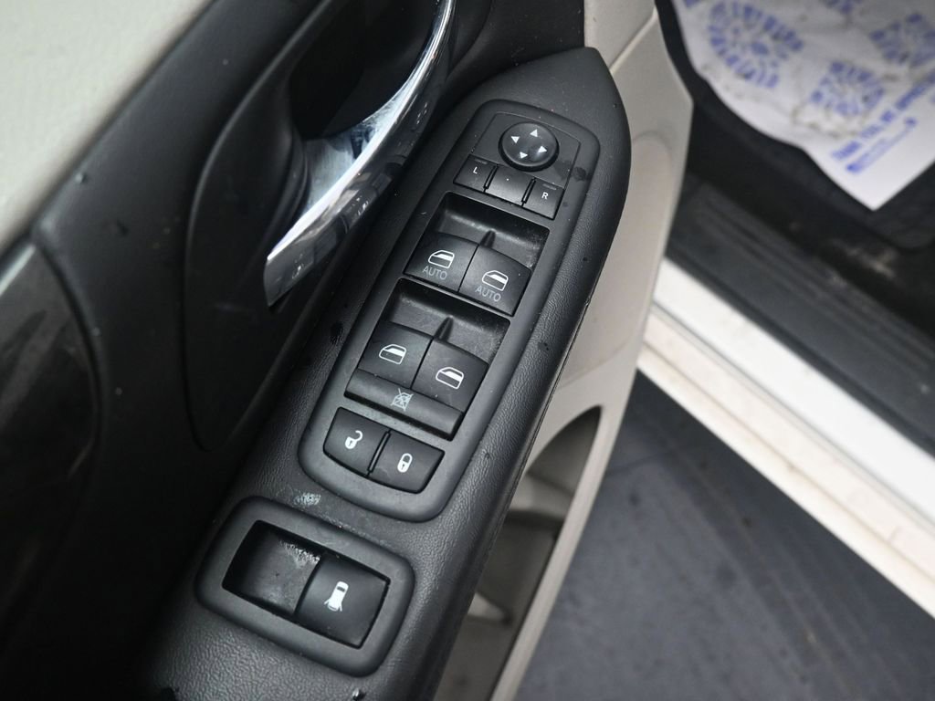 Used 2013 Dodge Grand Caravan SXT image 27