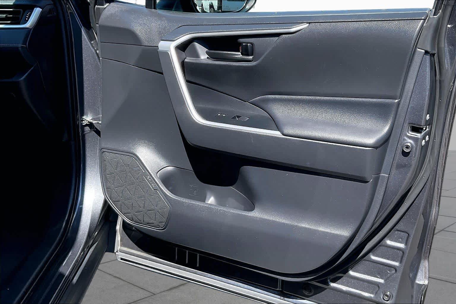 Used 2019 Toyota RAV4 LE w/ Carpet Mat Package FWD image 22