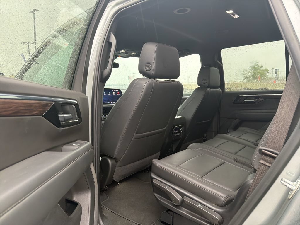 Used 2025 Chevrolet Tahoe LT RWD image 16