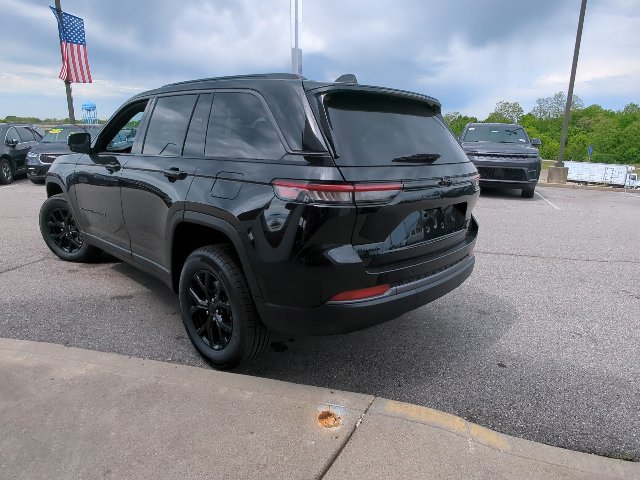 New 2026 Jeep Grand Cherokee Altitude AWD/4WD image 32