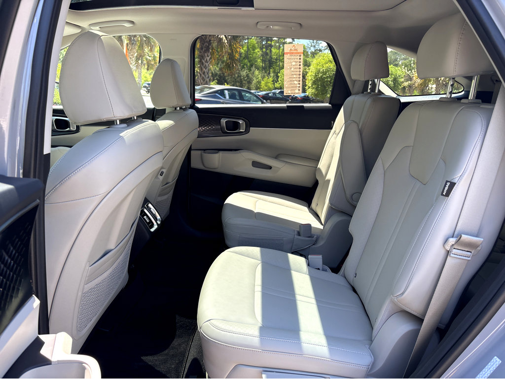 Used 2024 Kia Sorento EX w/ Panoramic Sunroof Package image 25