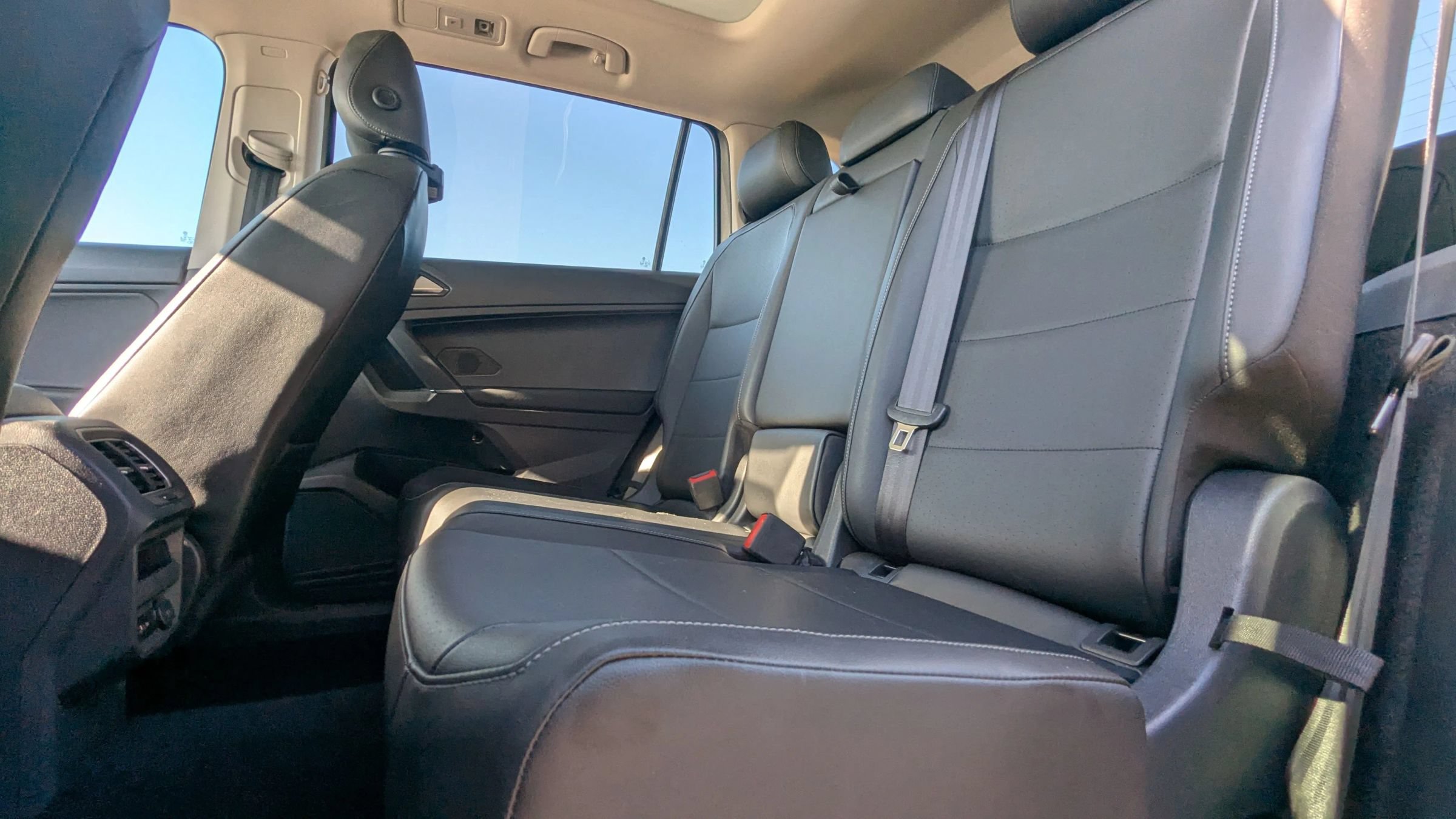 Used 2018 Volkswagen Tiguan SE w/ Panoramic Sunroof Package AWD/4WD image 14