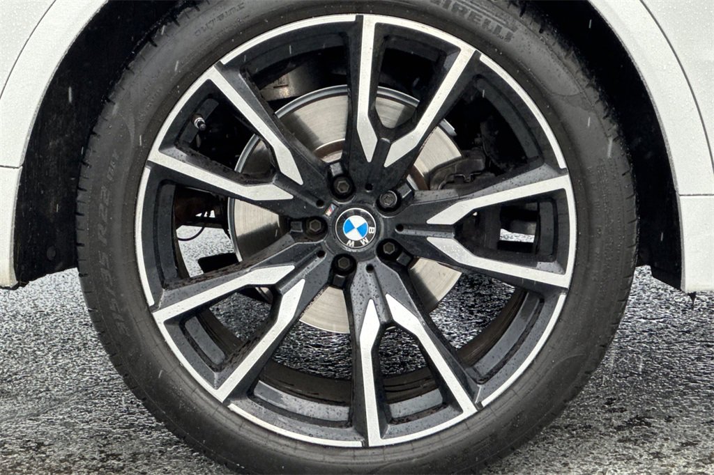 Used 2022 BMW X7 xDrive40i w/ M Sport Package image 26