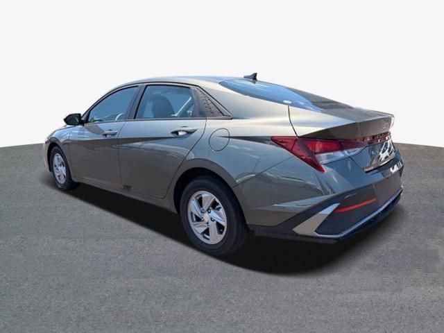 Certified 2025 Hyundai Elantra SE FWD image 2