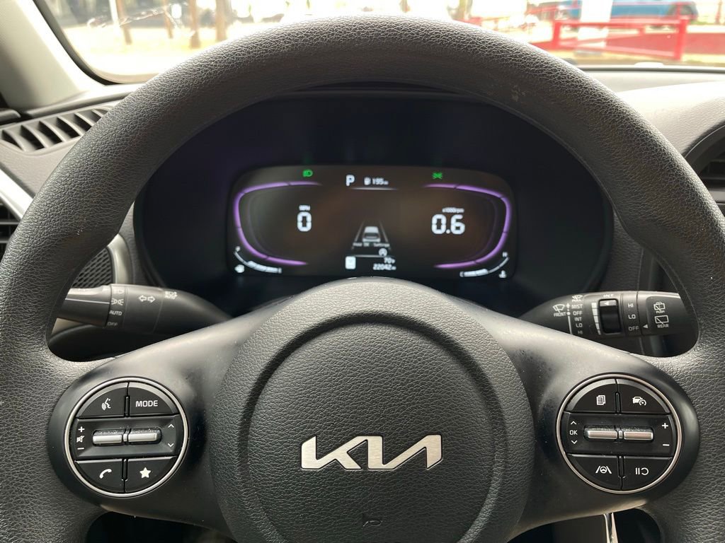 Used 2023 Kia Soul LX w/ LX Technology Package image 9