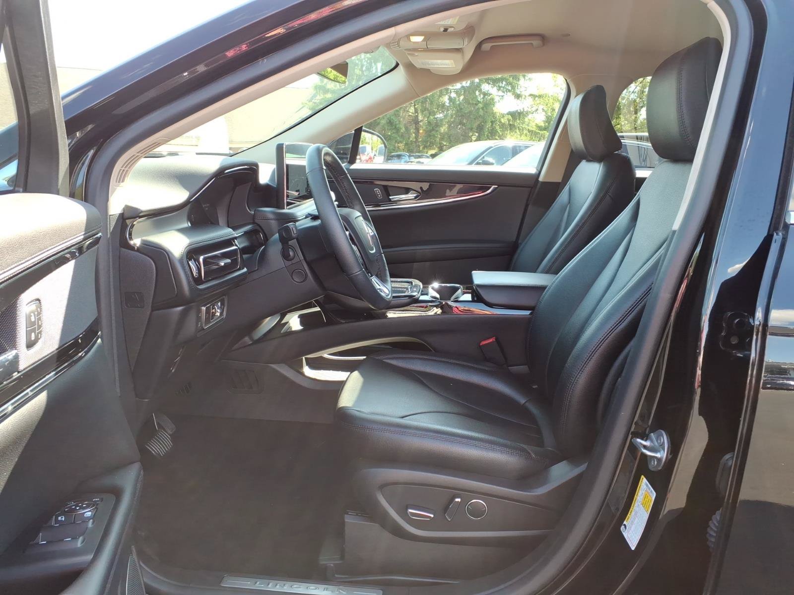 Certified 2023 Lincoln Nautilus AWD w/ Premium Package image 13