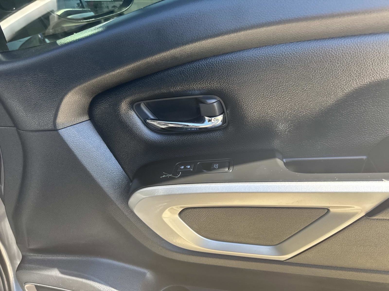 Used 2024 Nissan Titan SV w/ SV Convenience Package image 14