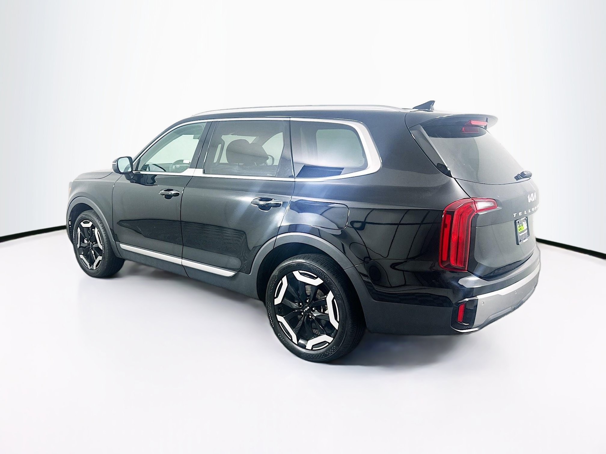 Used 2025 Kia Telluride S FWD image 5