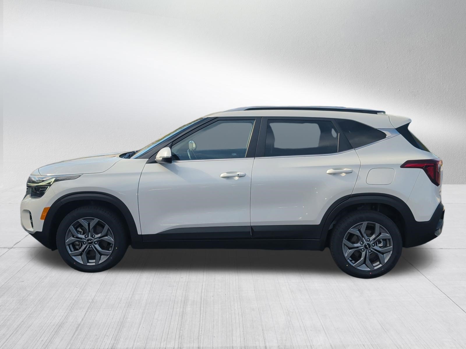 Used 2024 Kia Seltos S AWD/4WD image 4