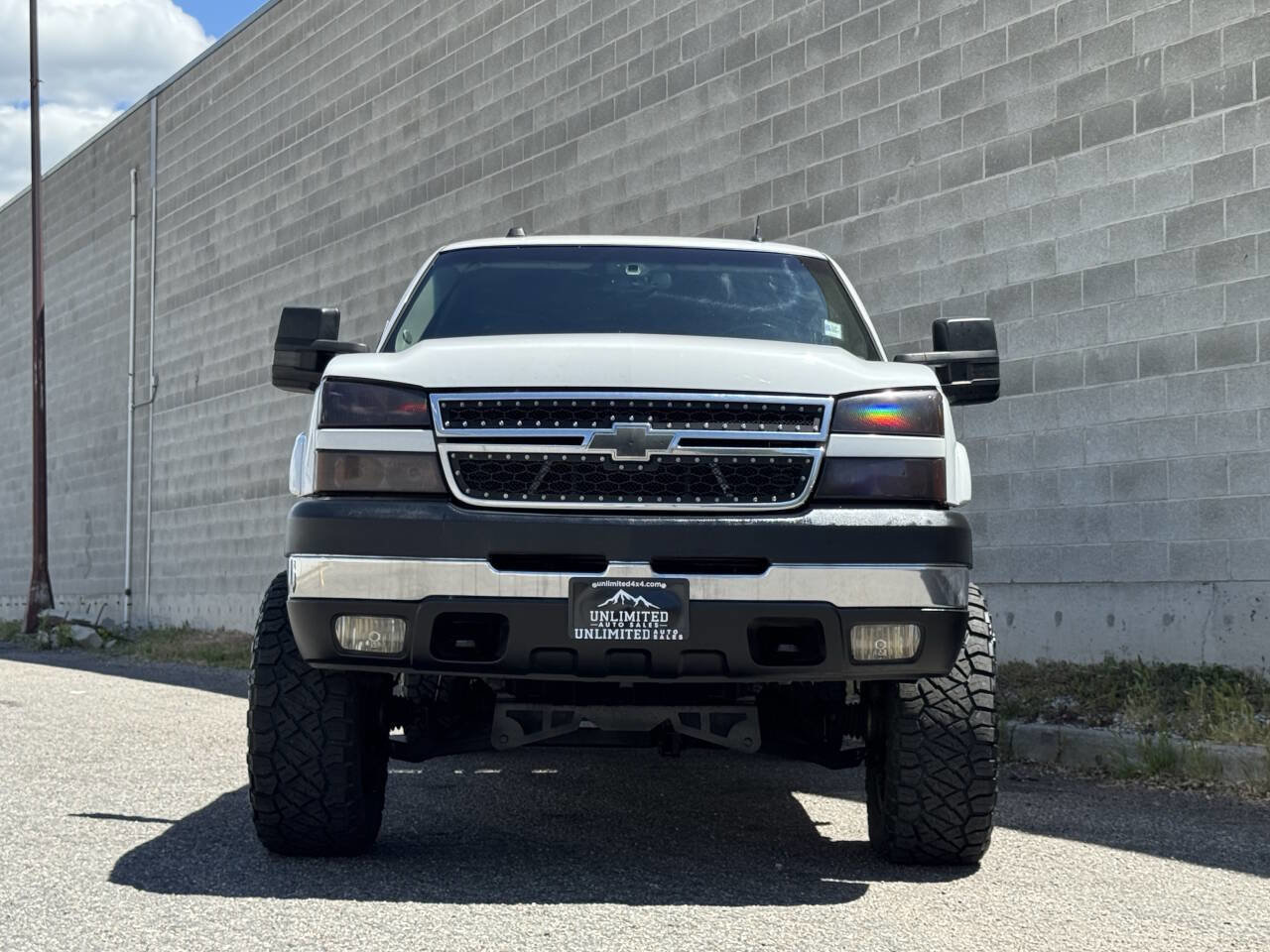 Used 2005 Chevrolet Silverado 2500 LT w/ Heavy-Duty Power Package AWD/4WD image 2