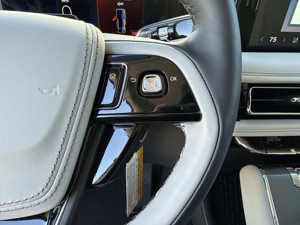 New 2026 Lincoln Aviator AWD image 30