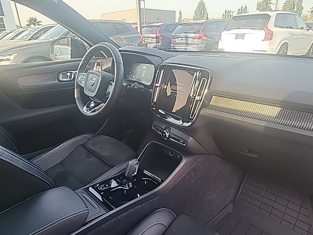 Used 2022 Volvo XC40 T5 R-Design w/ Advanced Package AWD/4WD image 20