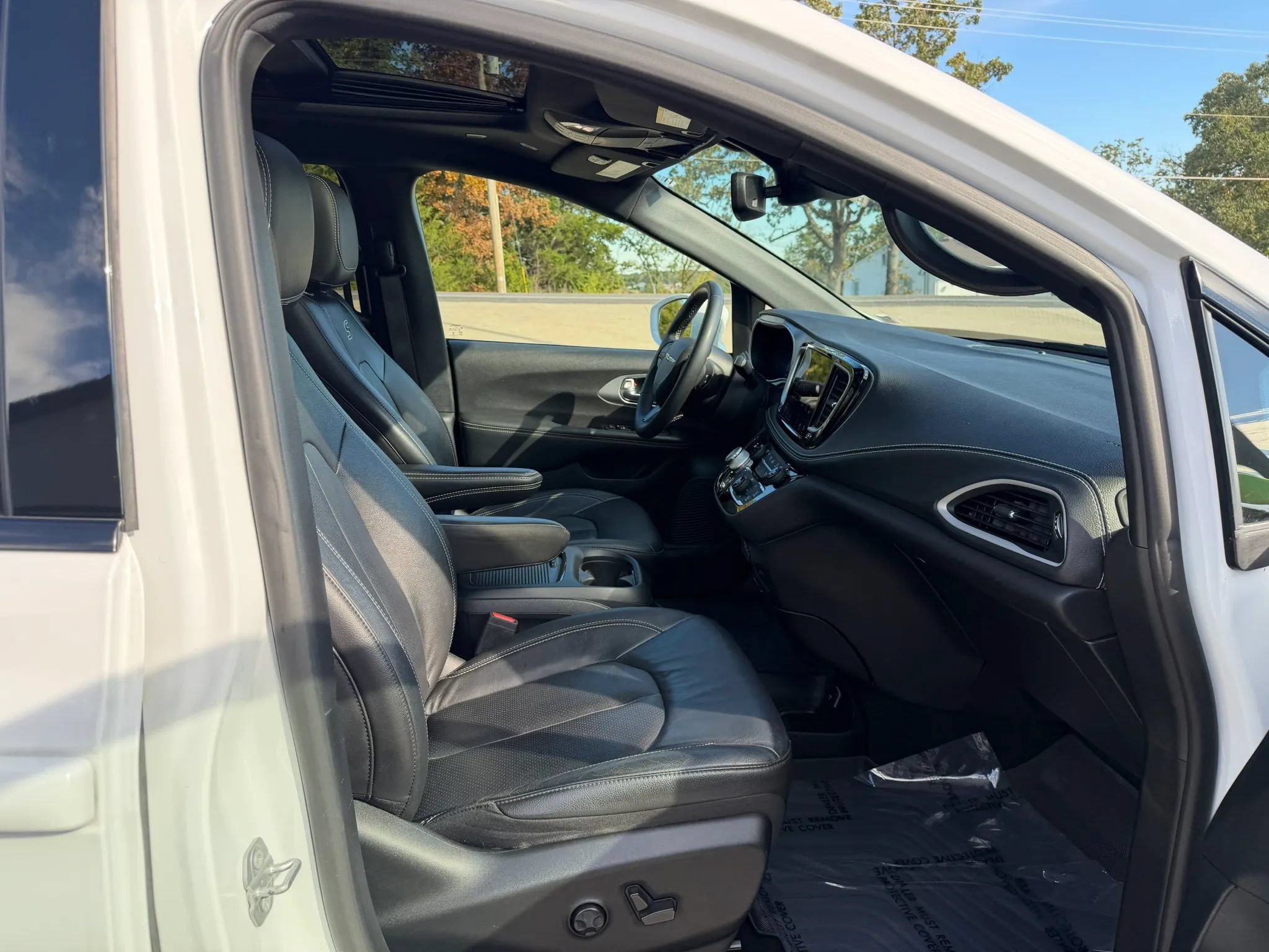 Used 2022 Chrysler Pacifica Touring-L w/ Uconnect Theater Family Group AWD/4WD image 51