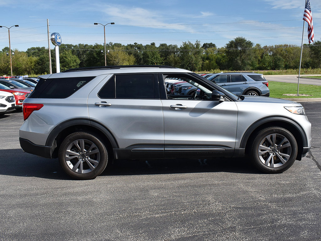 Used 2024 Ford Explorer XLT w/ Equipment Group 202A AWD/4WD image 15