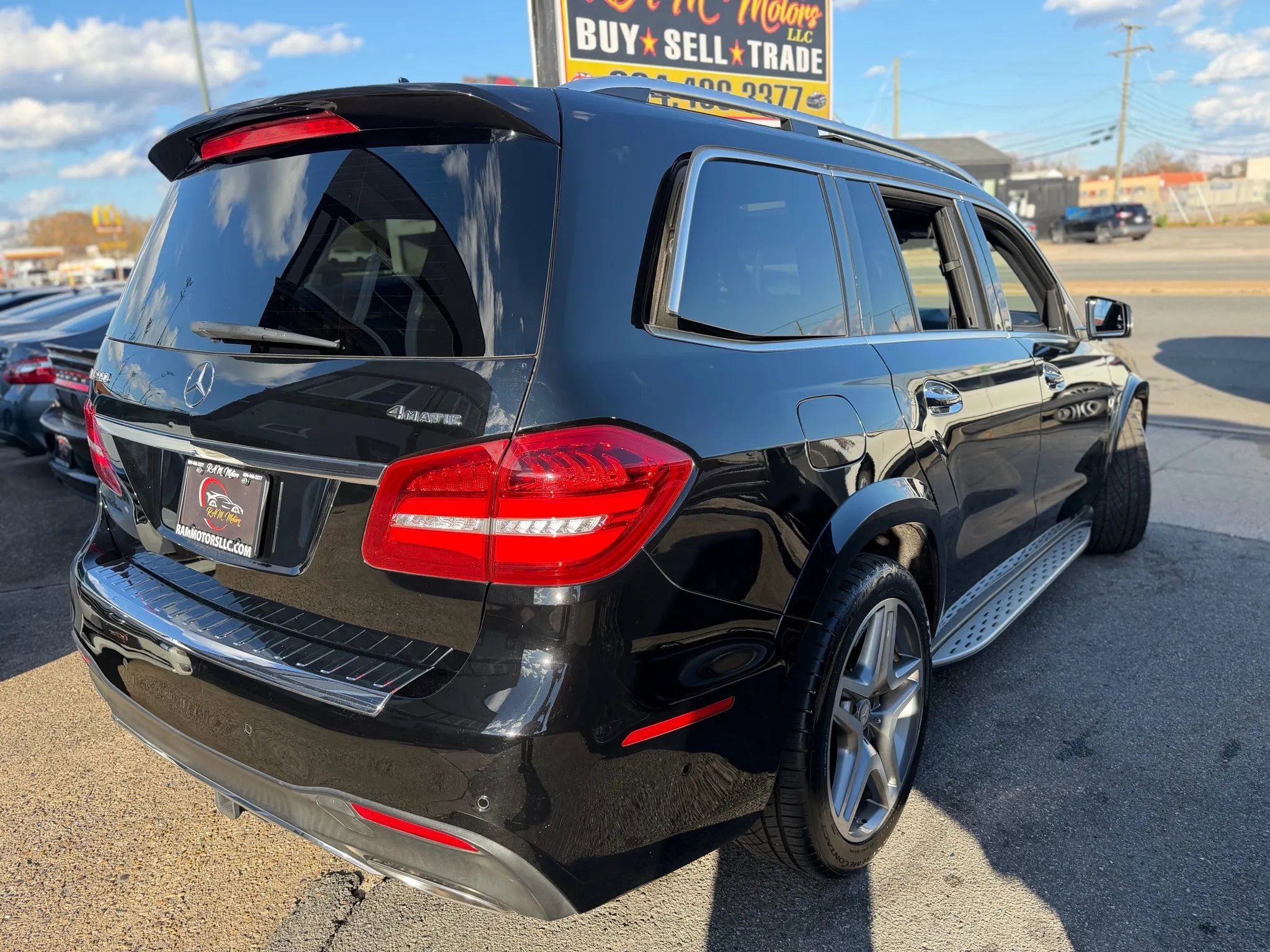 Used 2017 Mercedes-Benz GLS 550 4MATIC w/ Driver Assistance Package image 44