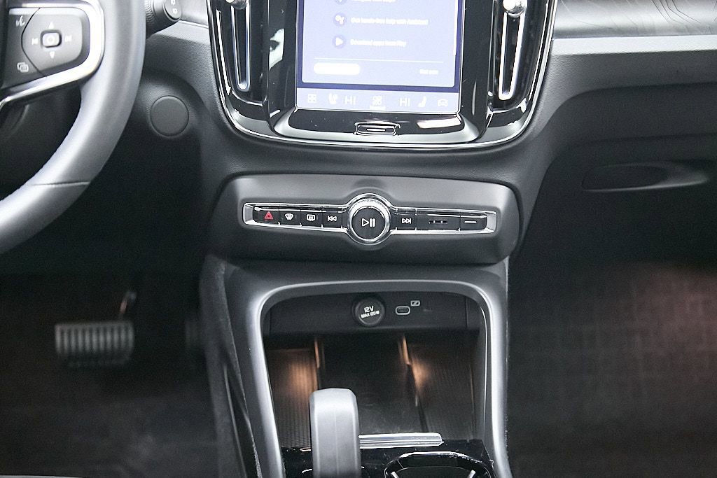 Certified 2023 Volvo XC40 Recharge Ultimate w/ Protection Package Premier image 27