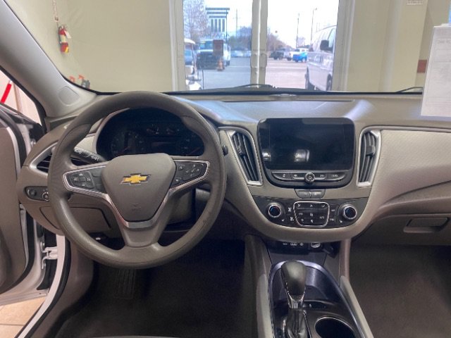 Used 2022 Chevrolet Malibu LT FWD image 25