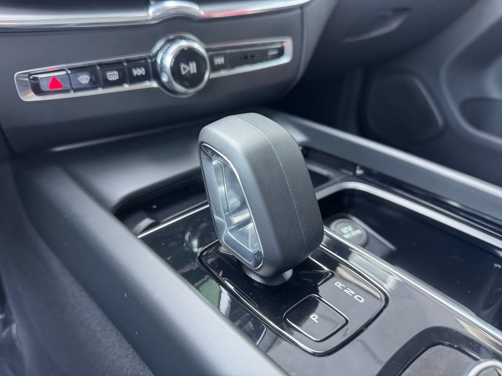Certified 2023 Volvo XC60 B5 Core w/ Climate Package AWD/4WD image 17