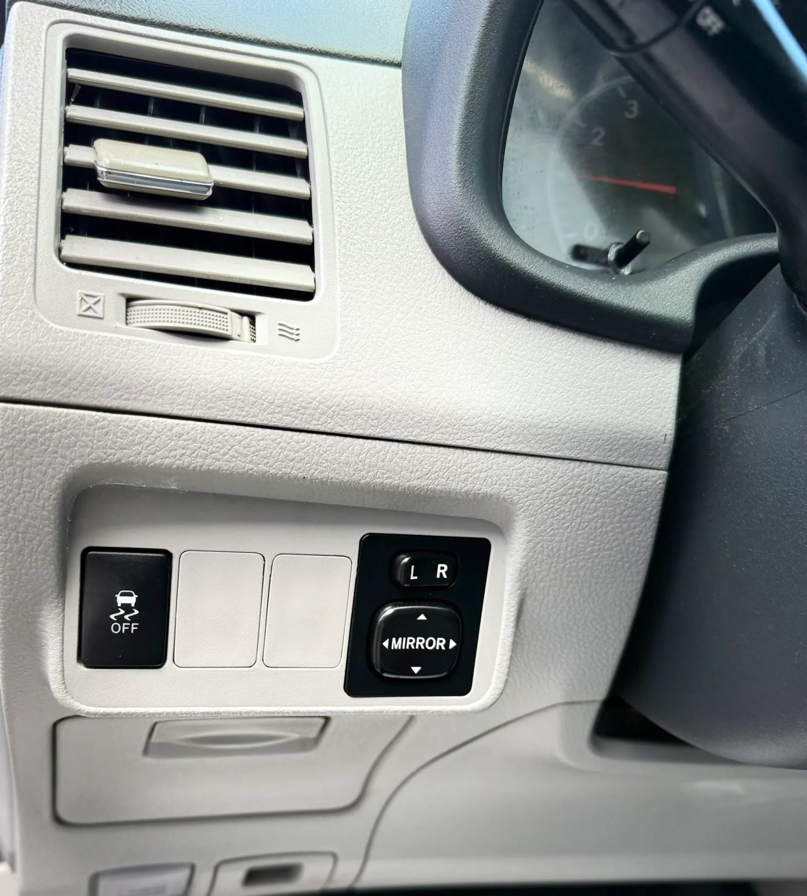 Used 2012 Toyota Corolla LE FWD image 18