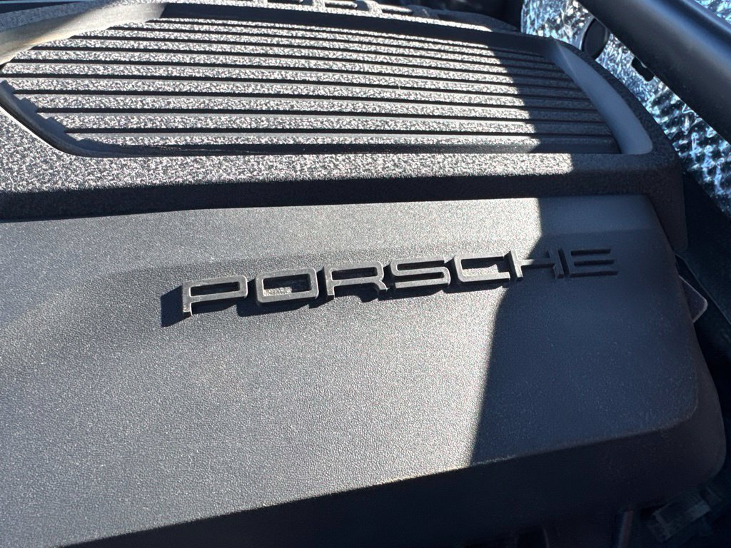 Used 2023 Porsche Macan AWD/4WD image 35