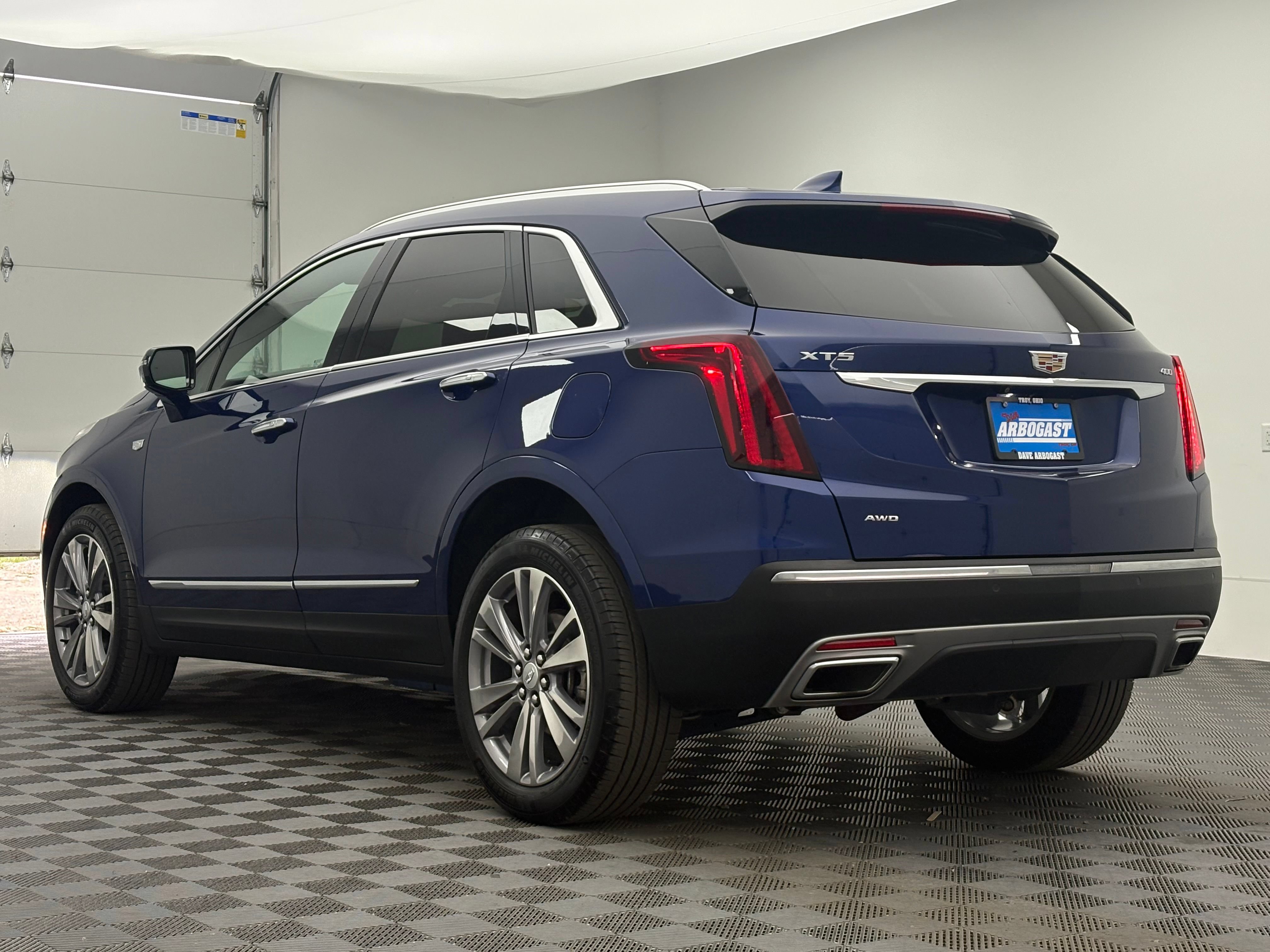 Used 2025 Cadillac XT5 Premium Luxury AWD/4WD image 12