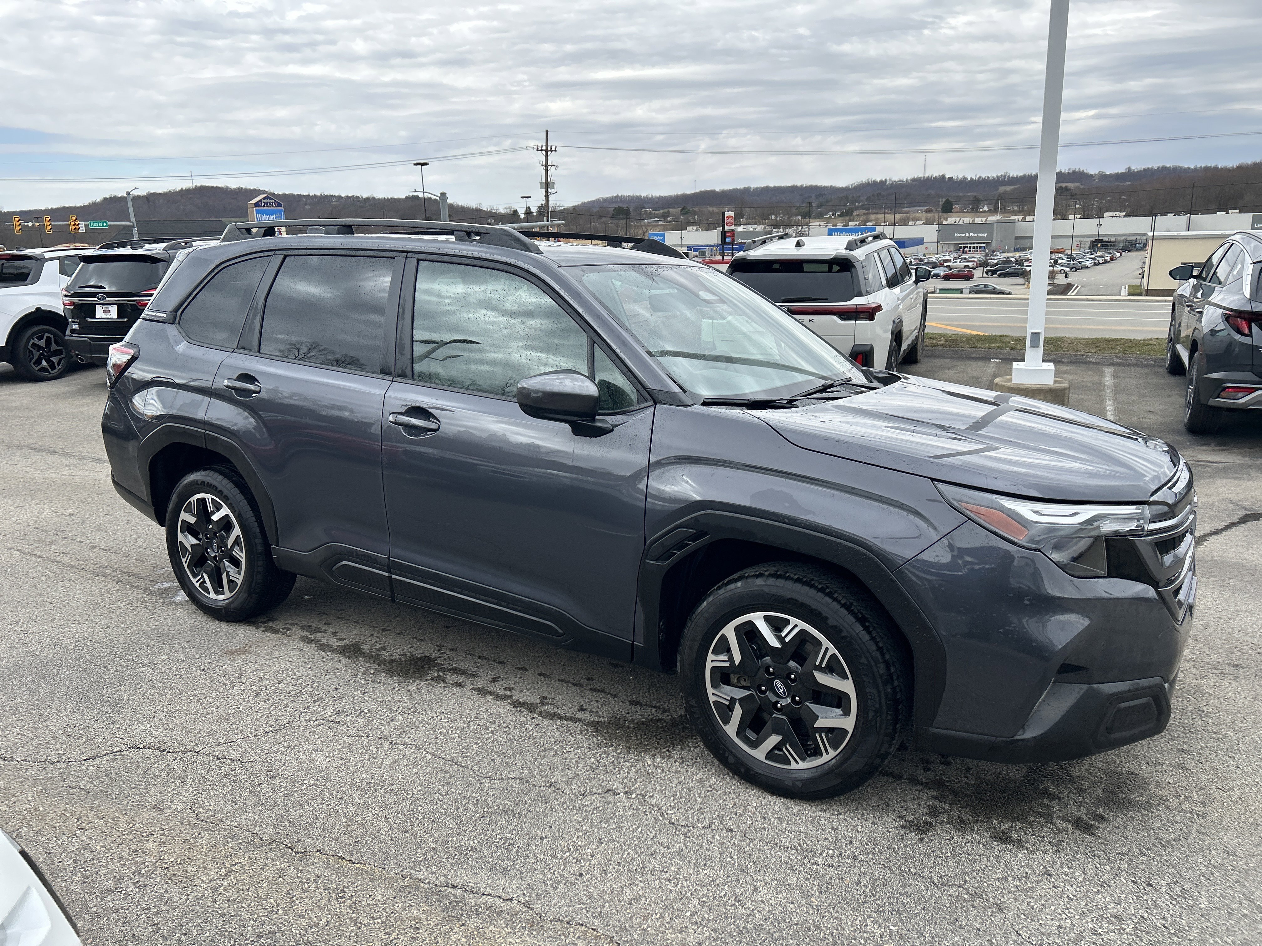 Used 2025 Subaru Forester Premium w/ Convenience Package #1 image 2