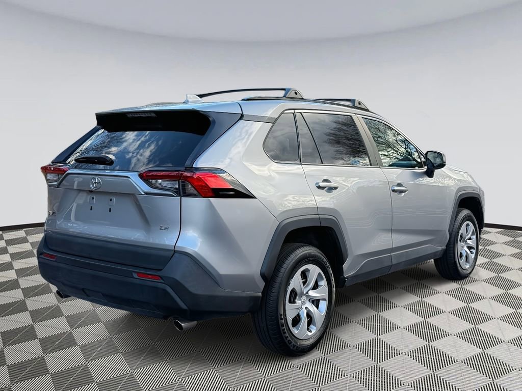 Used 2021 Toyota RAV4 LE image 2
