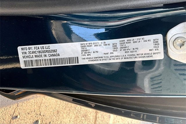 Used 2025 Chrysler Pacifica Select image 19