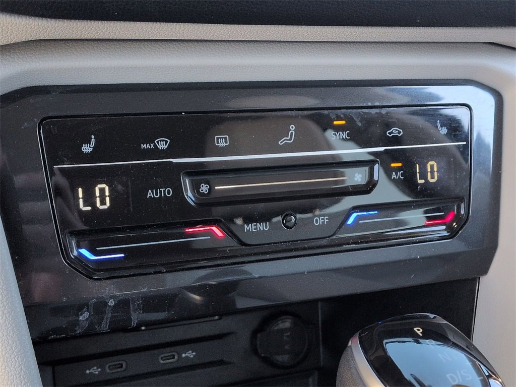 Used 2024 Volkswagen Tiguan SE image 24