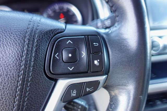 Used 2017 Toyota Highlander XLE image 14