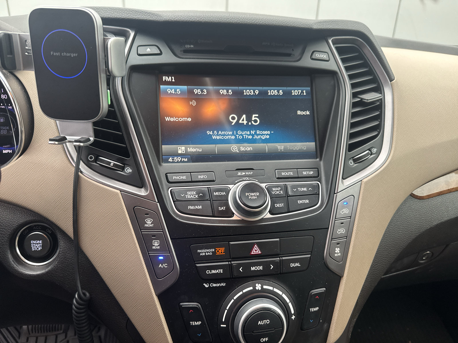 Used 2016 Hyundai Santa Fe Limited w/ Option Group 04 AWD/4WD image 23
