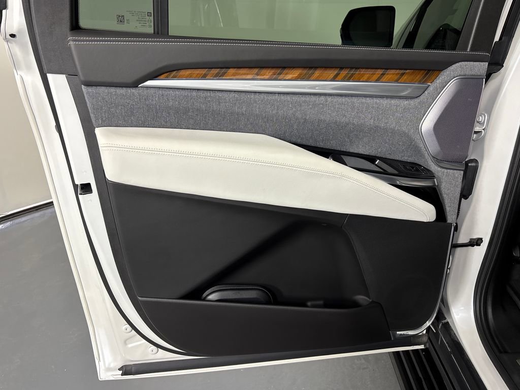 Used 2025 Cadillac Escalade ESV Sport Platinum image 31