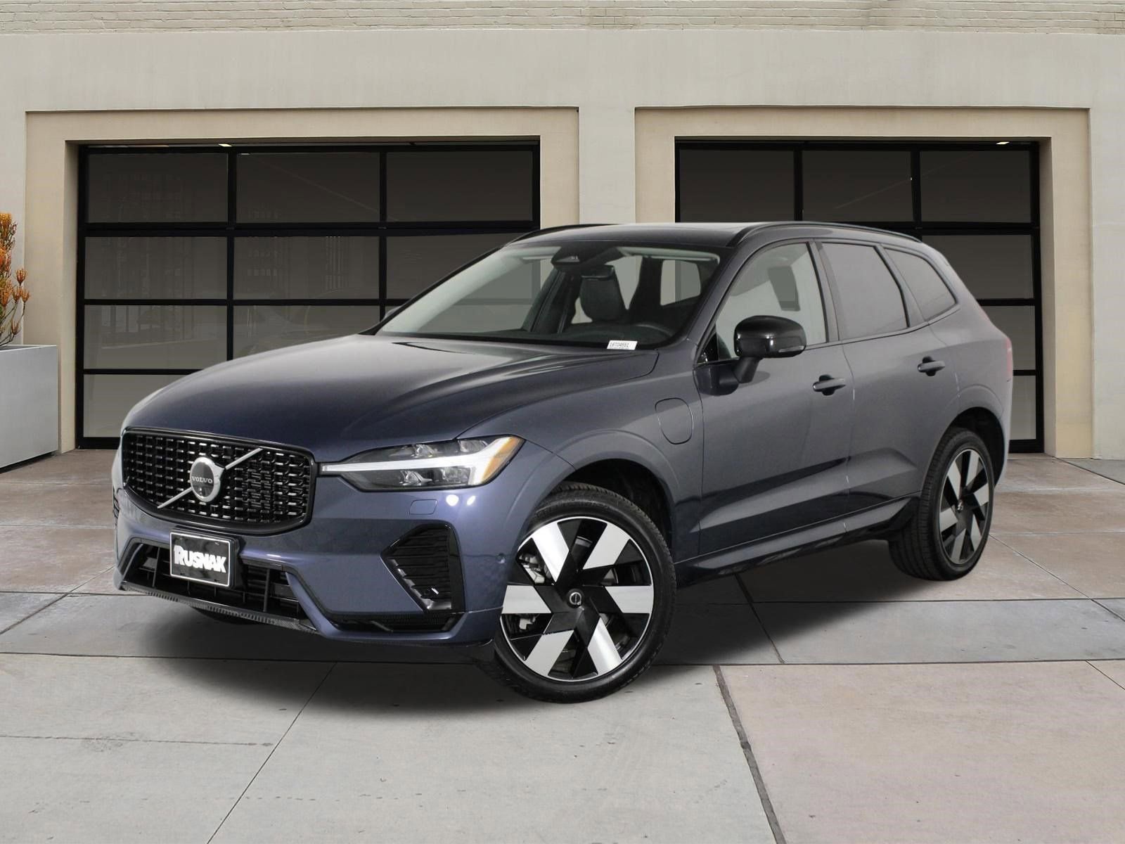 Certified 2025 Volvo XC60 T8 Plus w/ Protection Package Premier image 3