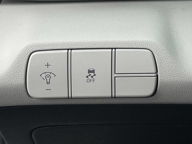 Used 2025 Hyundai Elantra Limited image 27