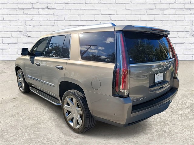 Used 2017 Cadillac Escalade Luxury image 2