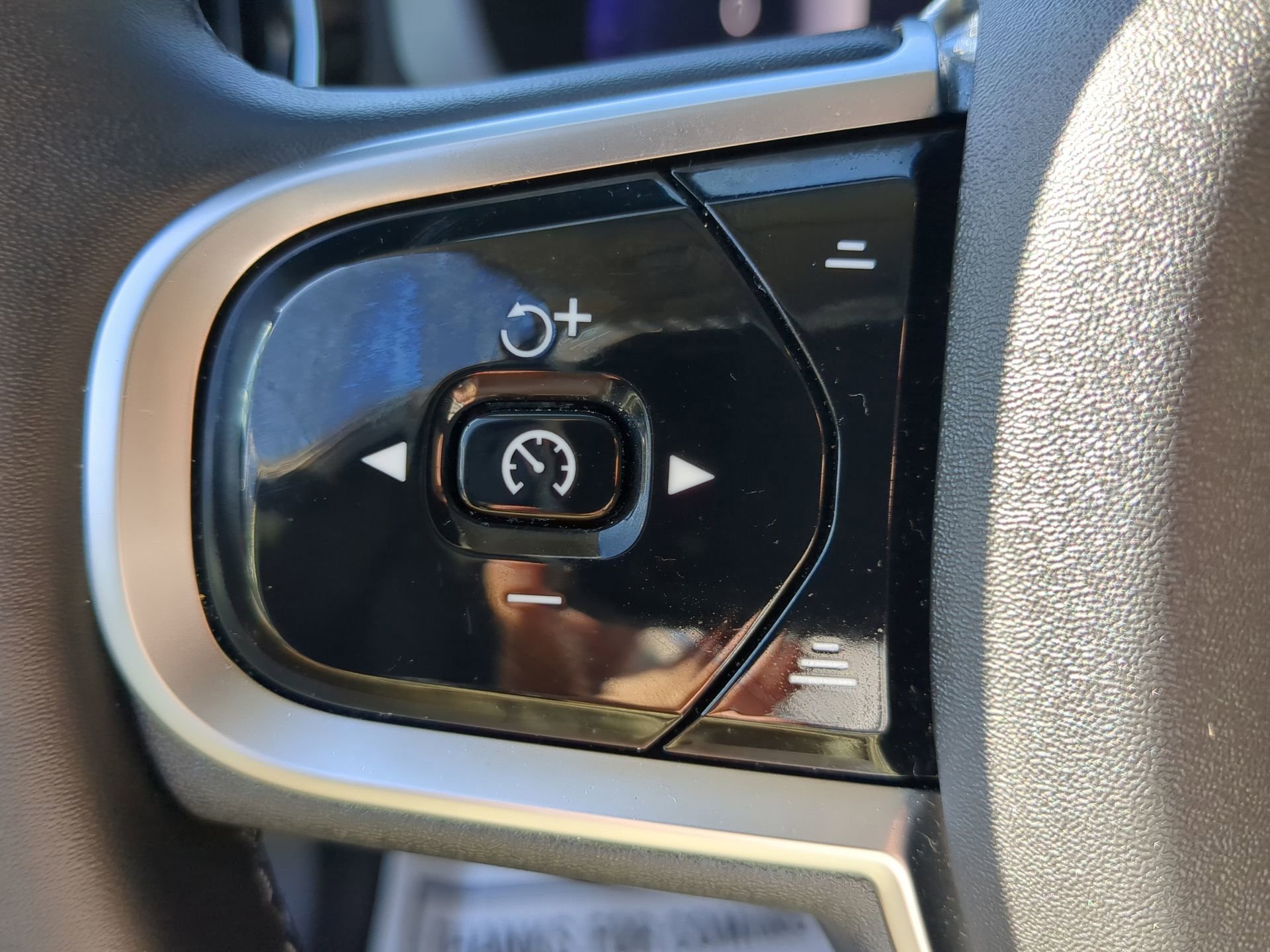 Used 2025 Volvo XC60 B5 Plus image 57