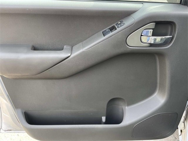 Used 2013 Nissan Frontier SV image 22