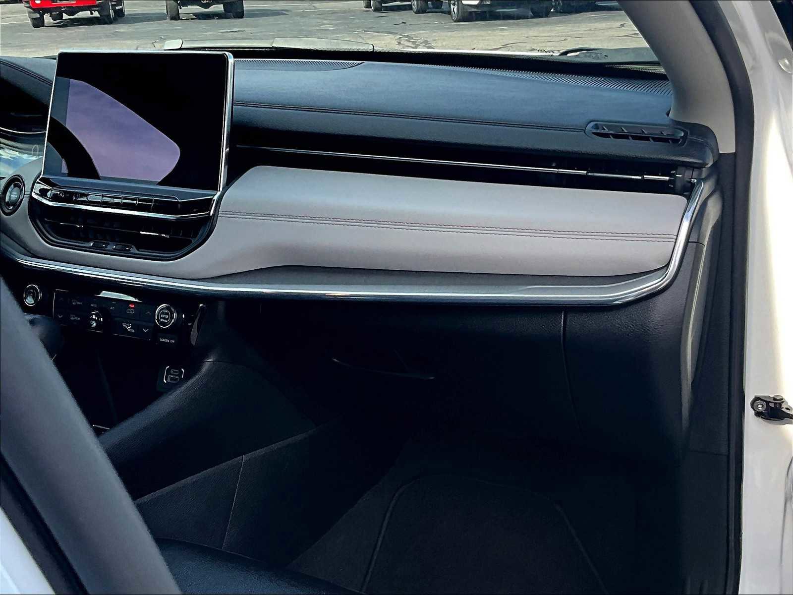 Used 2022 Jeep Compass Limited image 13