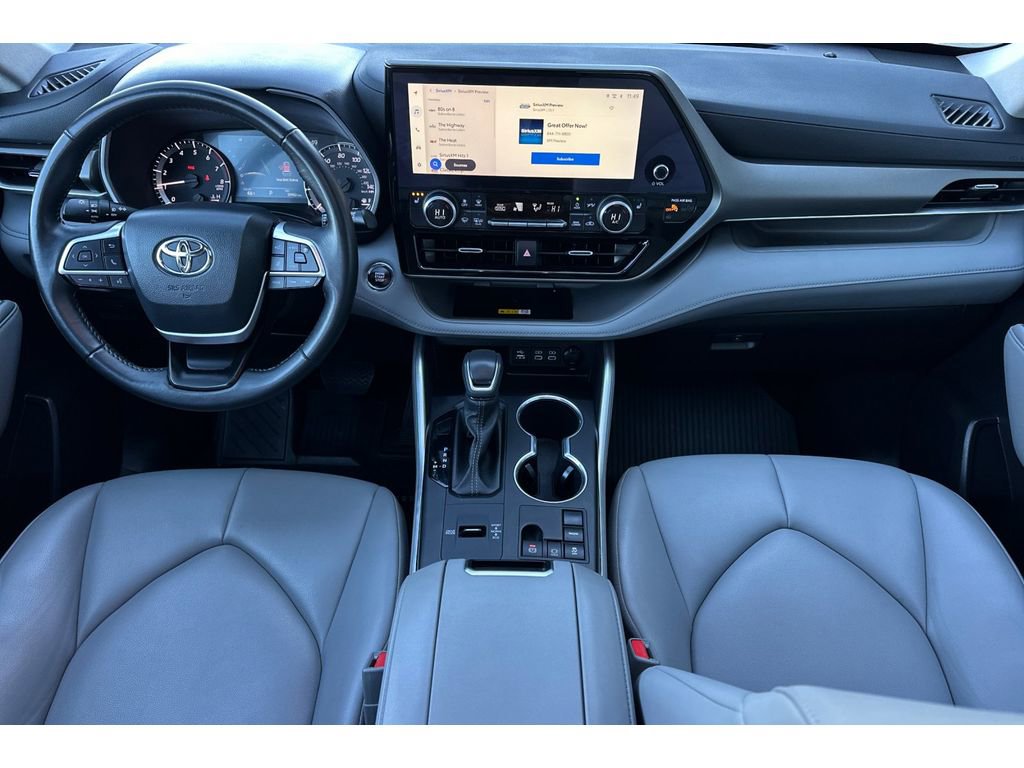 Used 2023 Toyota Highlander XLE image 14