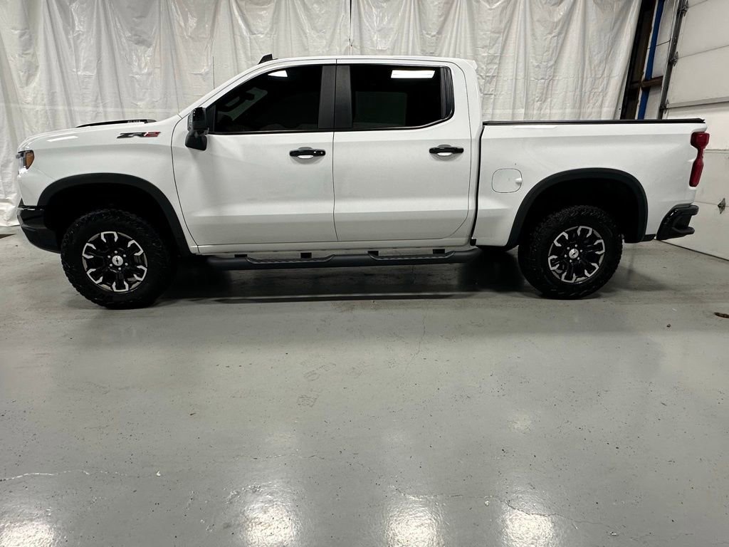 Used 2023 Chevrolet Silverado 1500 ZR2 w/ Technology Package AWD/4WD image 4