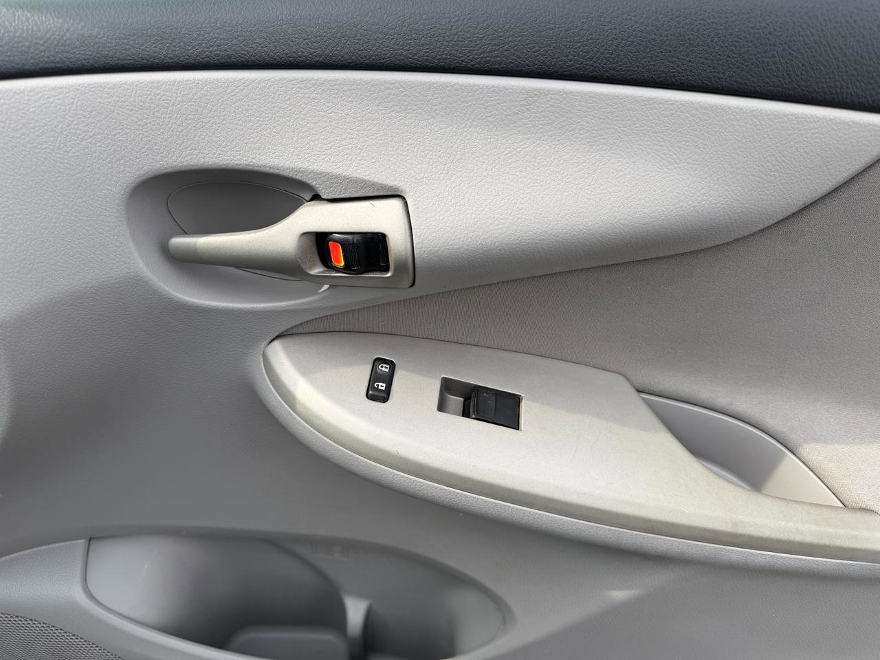 Used 2013 Toyota Corolla LE image 21