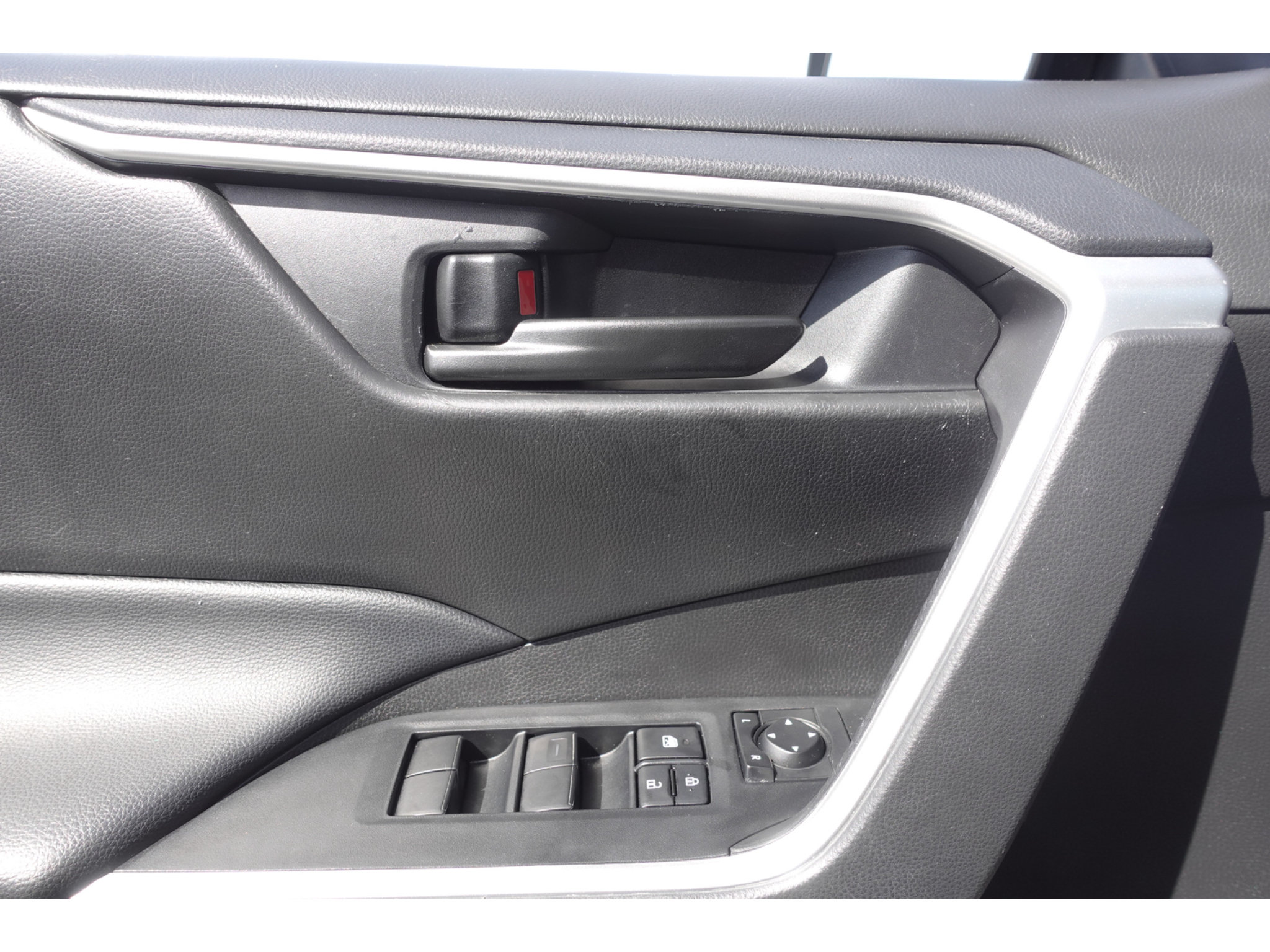 Certified 2024 Toyota RAV4 LE AWD/4WD image 11