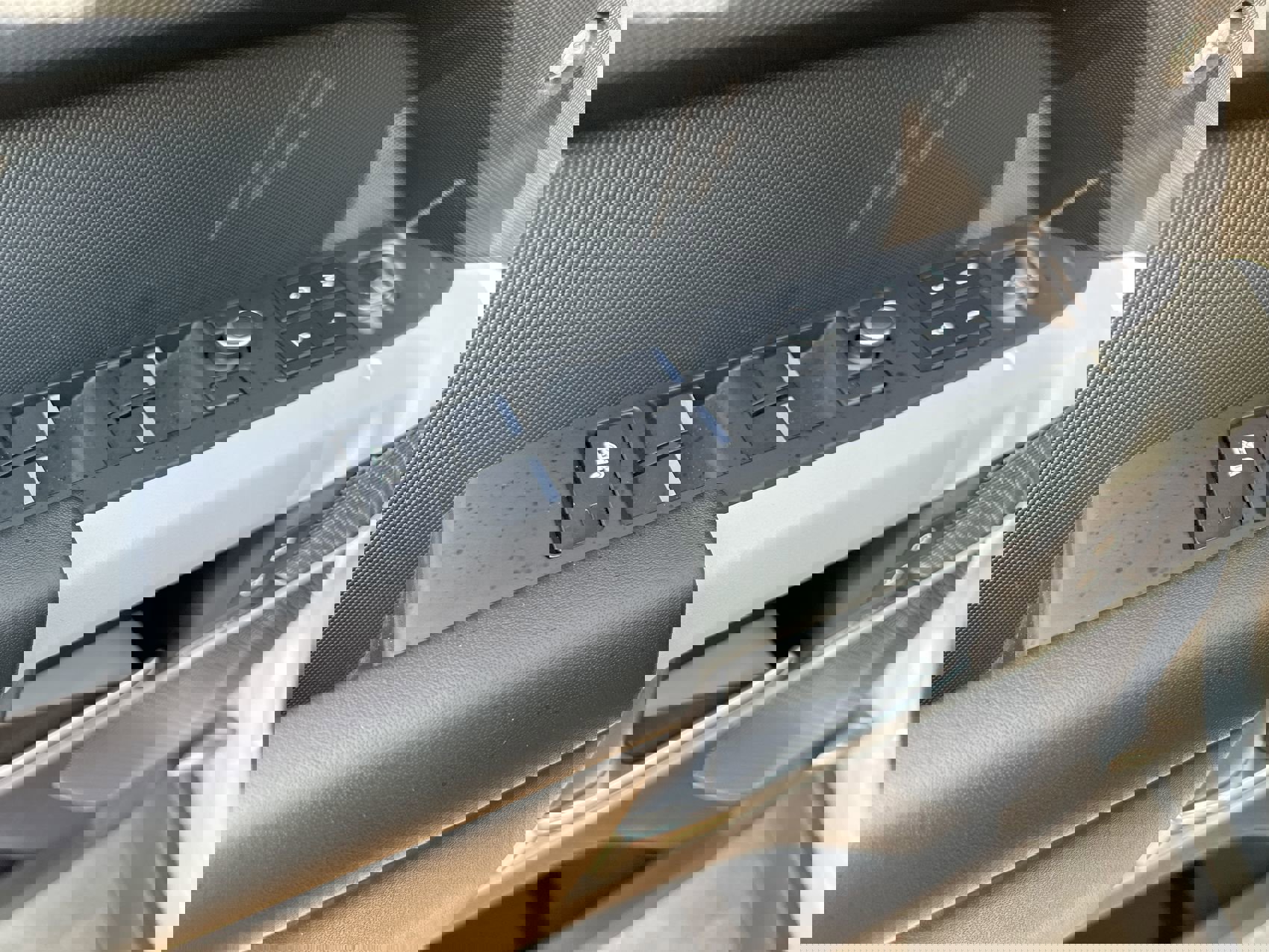 Used 2021 Land Rover Defender 110 X-Dynamic HSE image 13