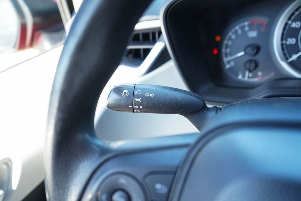 Used 2021 Toyota Corolla LE FWD image 32