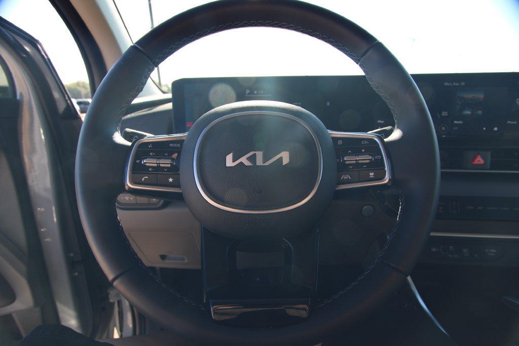 Used 2026 Kia Carnival EX FWD image 21