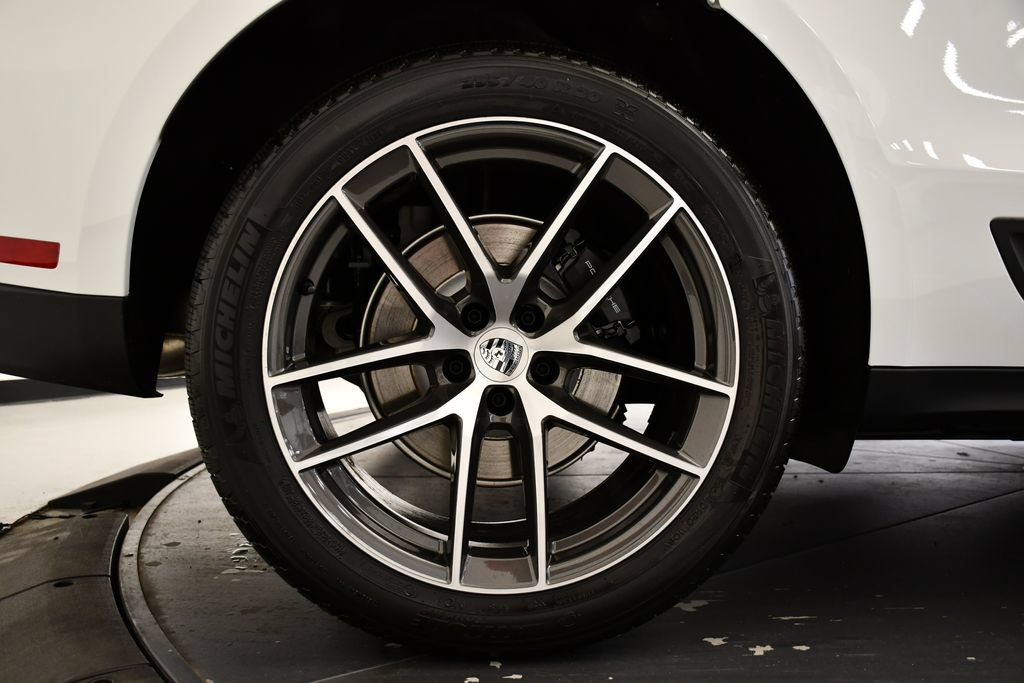 Certified 2026 Porsche Macan Turbo AWD/4WD image 18